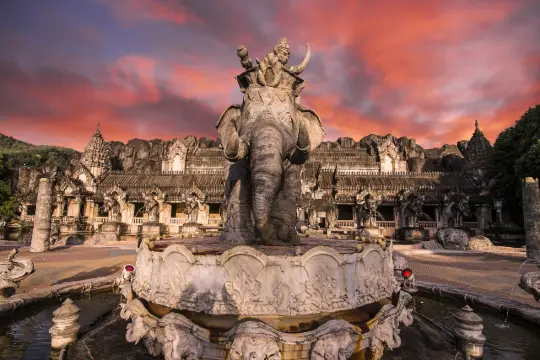 普吉島旅遊必看表演—幻多奇秀。