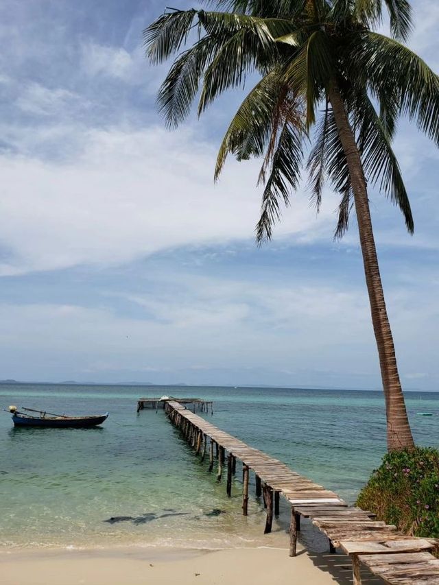 🏝️ Phu Quoc: Vietnam's Largest Island with a Twist 🇻🇳