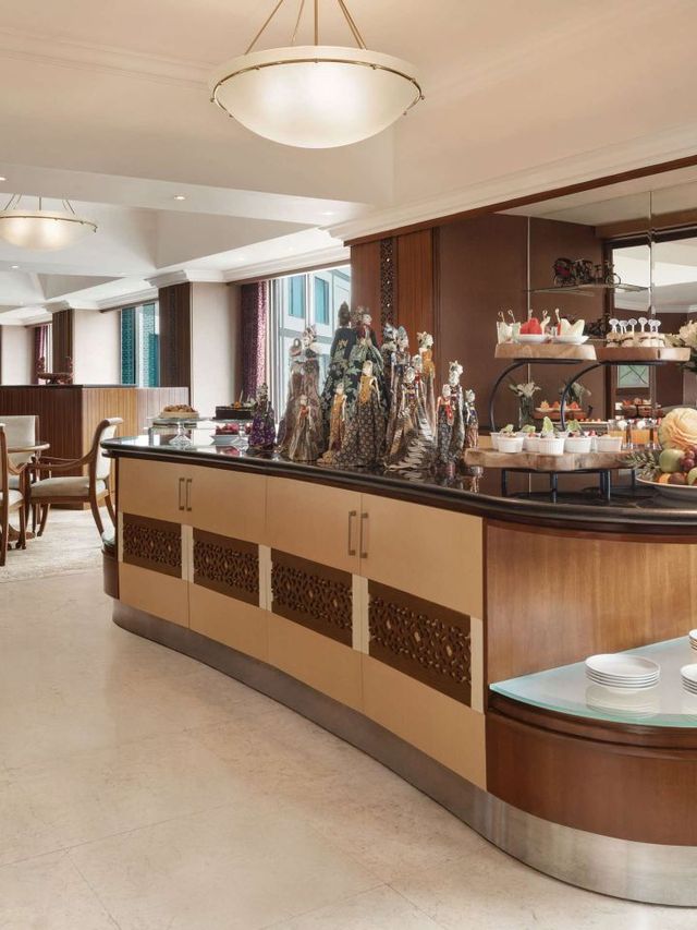 🌟 Surabaya's Shangri-La: Luxury & Delights Await! 🌟