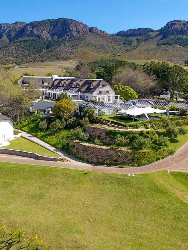 🏨 Top Stays in Stellenbosch: Spa & Scenery 🍇🛀