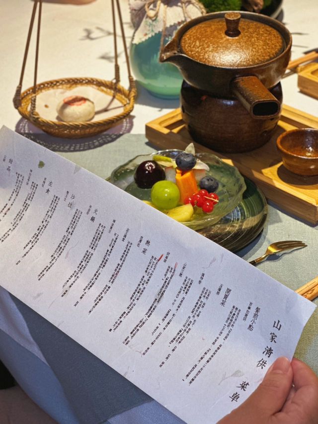 生日月，探索都市中的禪意綠洲。
