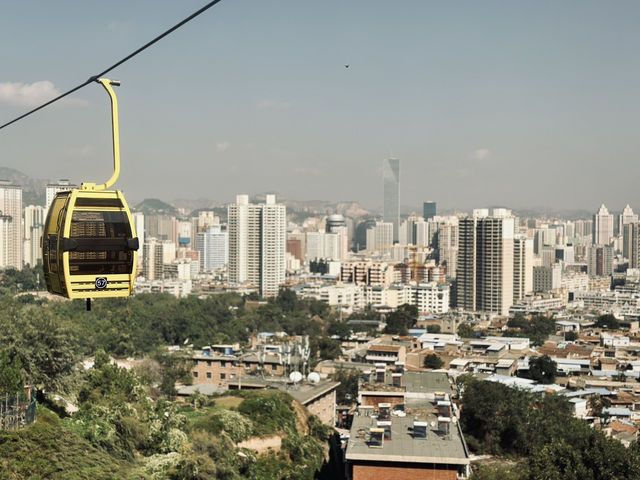 Lanzhou’s Modern Cable Car Trip!