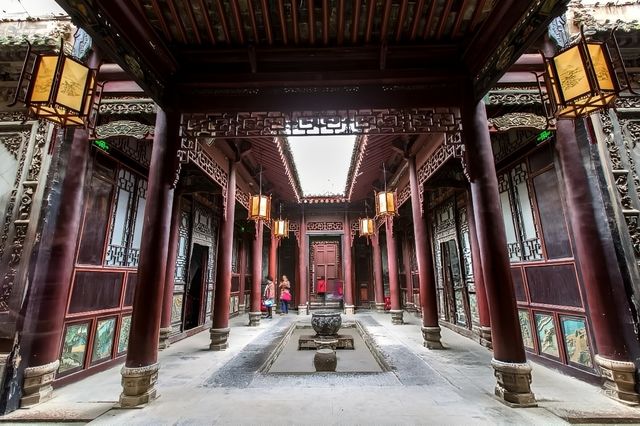 周家大院。