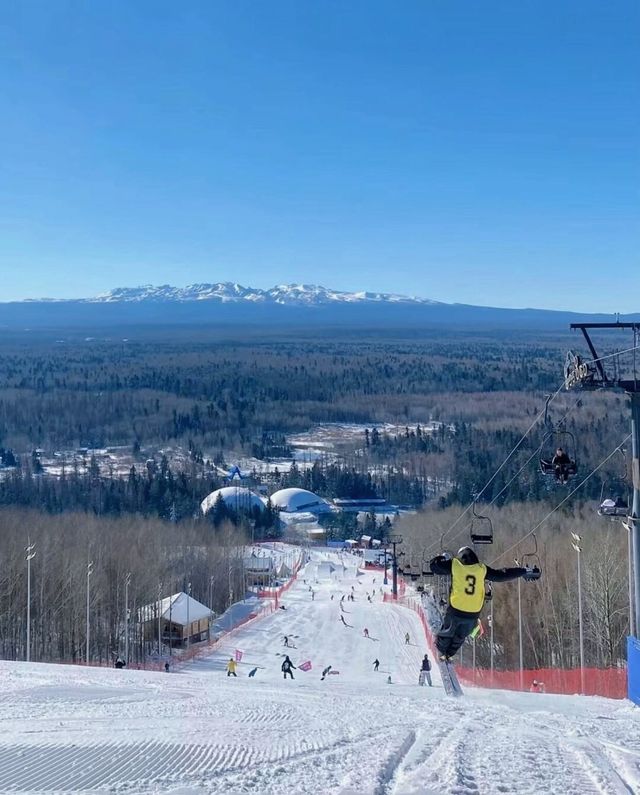 長白山和平滑雪場：冬日運動的理想之選。