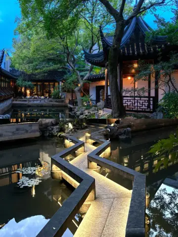 Suzhou! Gardens and courtyards!! What a great city~