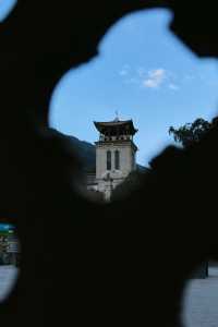 藏傳佛教聖地遇見天主教堂