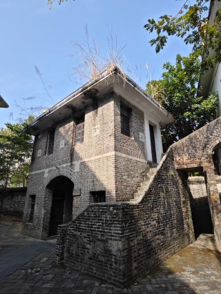 一座宅邸，半部民國