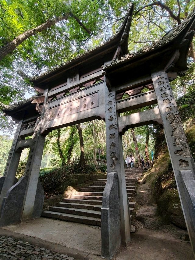 Visit to Baochu Pagoda at West Lake, Hangzhou 🌅