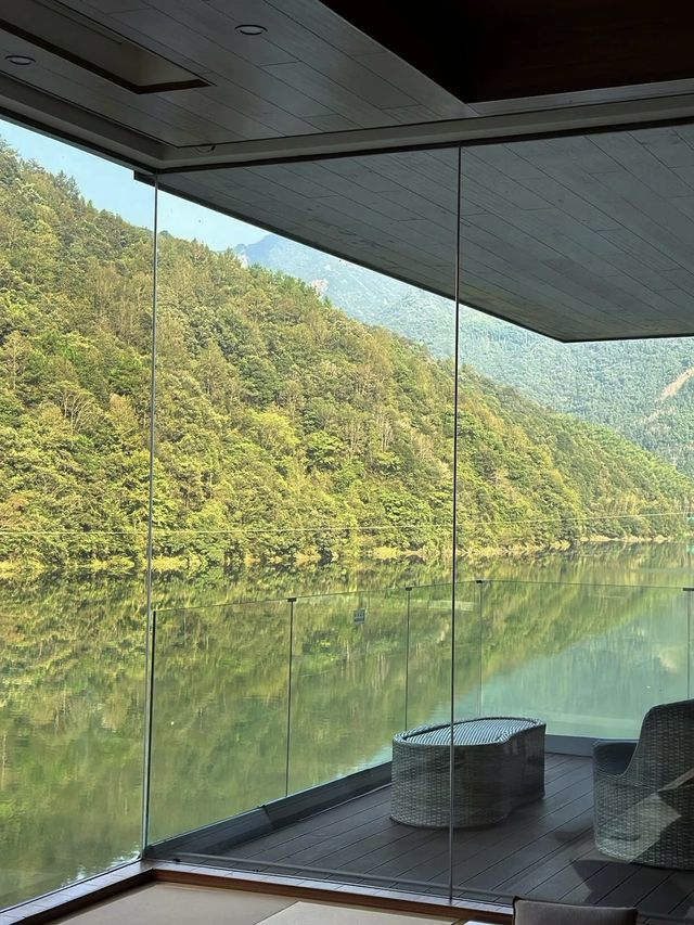 在如詩如畫的山水間放慢時間，盡情享受杭州的風水寶地