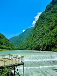 炎炎夏日，想逃離成都嘅酷熱？喇叭河呢個小眾避暑秘境，