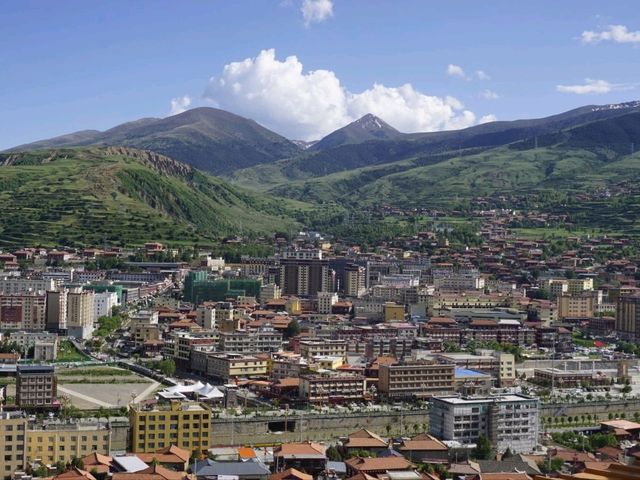 🌄 Discovering Luhuo: A Riverside Tibetan Gem in Western Sichuan