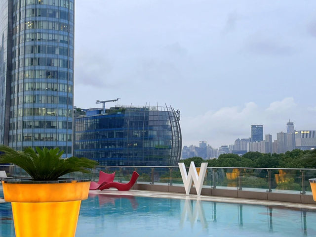 上海W酒店｜在雲端泳池解鎖城市浪漫🌆