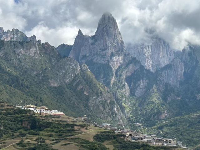 甘南嘅魅力在於「藏區景觀嘅濃縮」——唔使忍受西藏嘅高山反應……