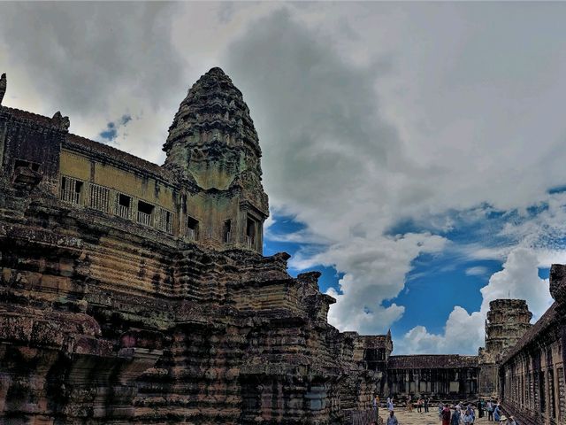 Angkor Wat Bas-relifes: Where Stone Whispers Devotion