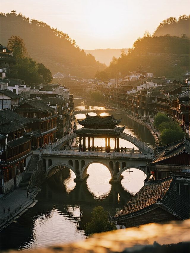 鳳凰古城：煙雨江南邂逅千年浪漫！