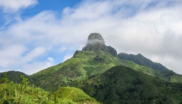 小聖山穿大聖山 小聖山穿大聖山