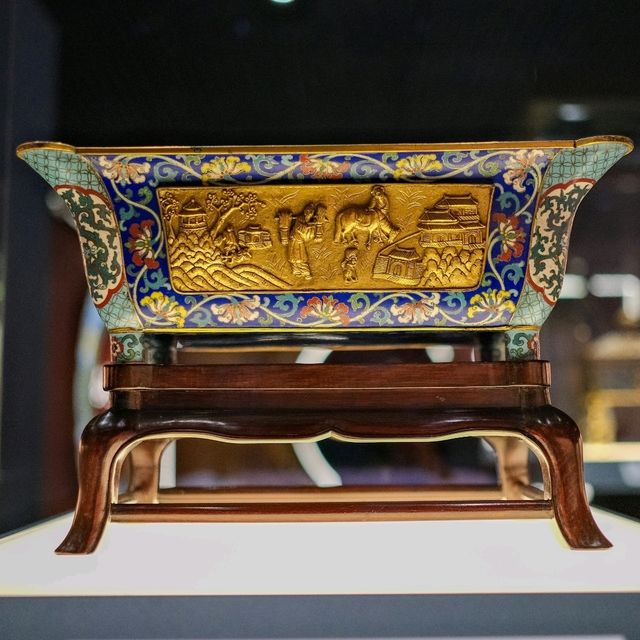 Gleaming Artistry – Cloisonné Treasures at Shanghai Museum ✨🖌️