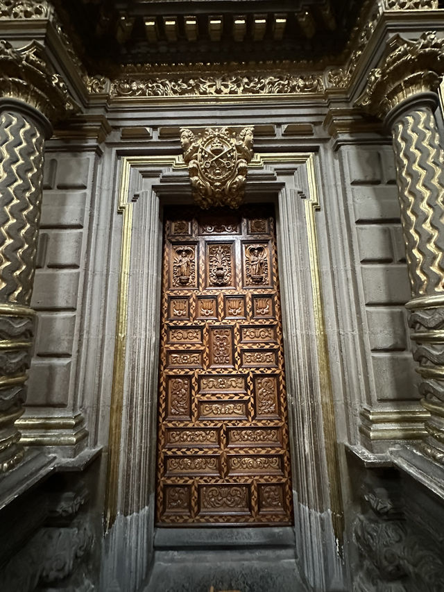 🏛️ Catedral de Puebla: La Joya Dorada que Toca el Cielo