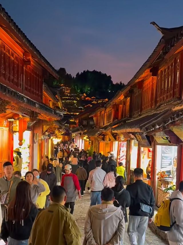 麗江古城的夜晚真美 麗江古城的夜晚真美