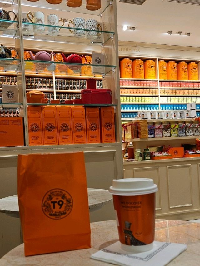 Tea Time at Shanghai Hongqiao Airport ☕🛫 Tea Time at Shanghai Hongqiao Airport ☕🛫