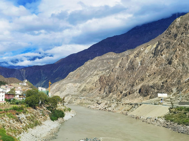 別再去318擠了！滇藏線214國道才是秋日自駕天花板！