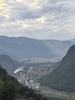 Qin and Han Ancient Trail, with a history spanning thousands of years, walk alongside the ancients