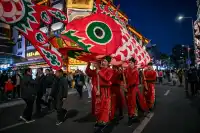 非遺魚燈銜著月光，游進了豫園的夢裡