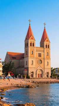 棧橋,是青島的「城市原點」,更是中國海岸線上最具人文溫度的百年地標。它不單是一條伸向大海的狹長堤岸,