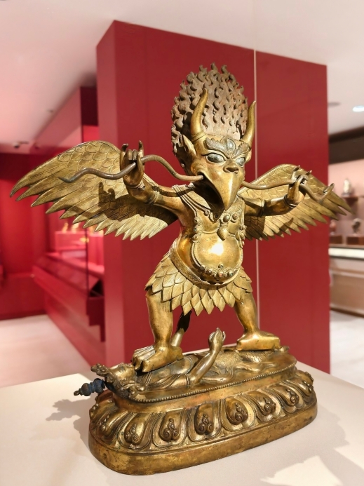 新品 銅 鍍金 1点物 鍍金 ガルーダ（迦楼羅／金翅鳥）尊像 不死鳥 大鵬金翅、悪竜を食す：銅鍍金迦楼羅 | Trip.com 上海