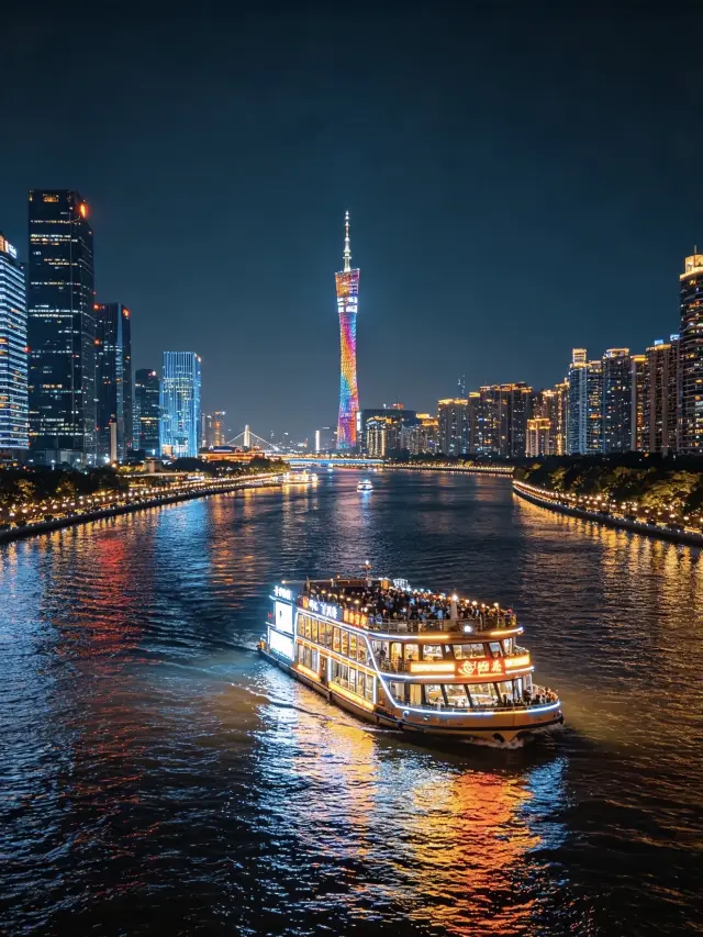In the bustling metropolis of Guangzhou, a Pearl River night cruise is undoubtedly one of the best experiences to showcase the city's romantic charm. 