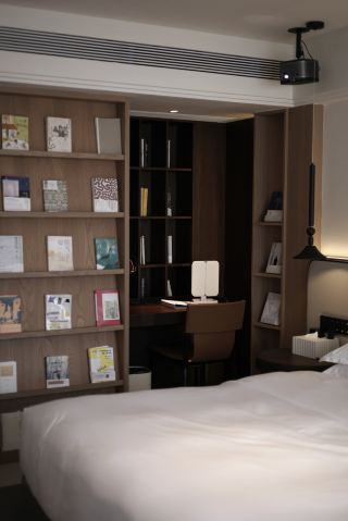 Changsha) a standalone white house full of good books in the bustling city