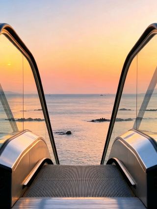 Qingdao 0-cost romantic escalator to the sea|Iconic shot next to the polar aquarium