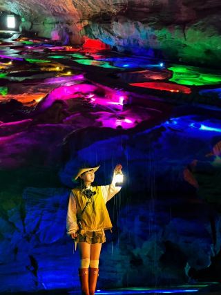     The legendary Liaoning summer escape cave via ferrata is ridiculously fun