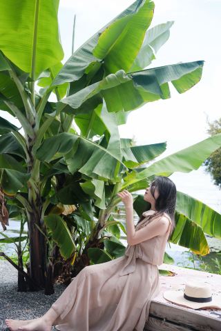 At Gugu Meimei Manlan, take in the breathtaking scenery through a single window