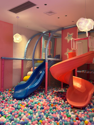Yangshuo Ten-Mile Gallery | Rainy day fun with kids, right at the hotel