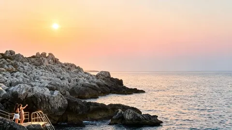 뎀레 해안의 숨겨진 일몰 명소 — traveler post in 카스