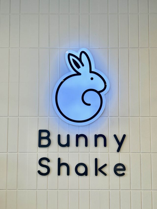 '𝐁𝐔𝐍𝐍𝐘 𝐒𝐇𝐀𝐊𝐄' ร้านขนมเปิดใหม่ ในเมืองจัน