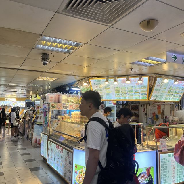 葵涌廣場-很地道,位于葵芳地鐵站隔離的地道又貼地商場