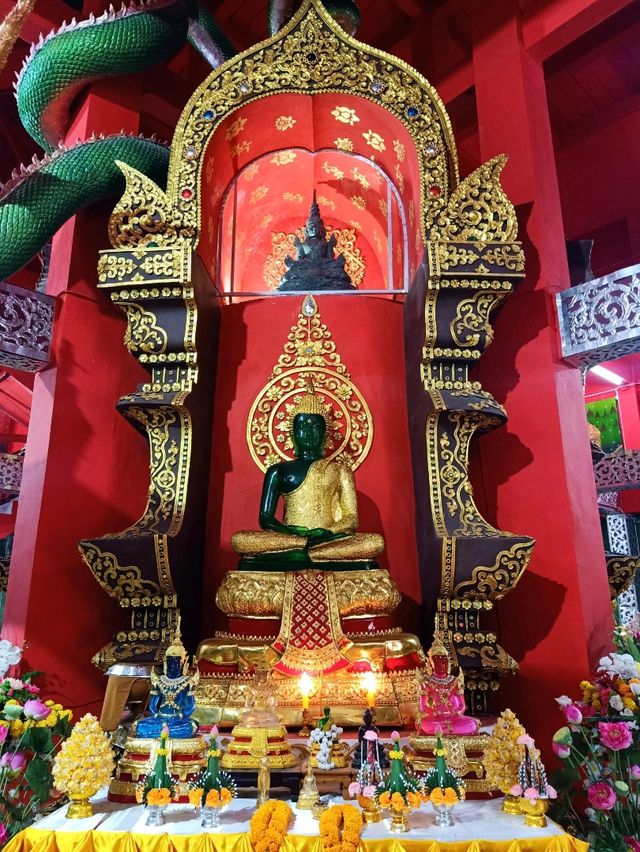 พระธาตุหลวงชุมแพ คู่เมืองชุมแพ