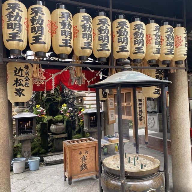 大阪お参りスポット！法善寺の水掛不動尊（西向不動明王） | Trip.com 大阪