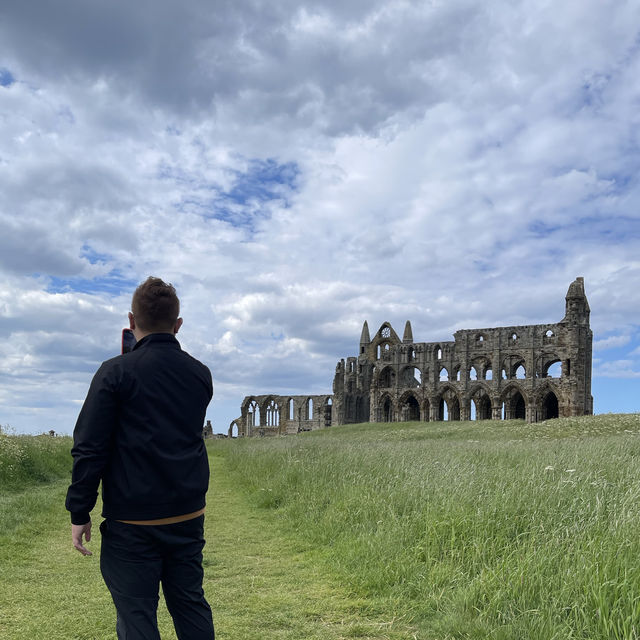 Admire the beauty of the abbey in Whitby!