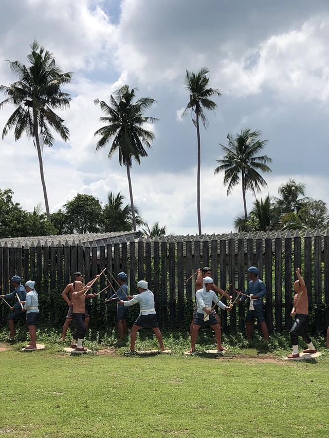 泰國🇹🇭十大靈廟之一👍🏻樹中廟‼️過二百年老樹❤️