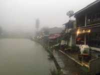 บ้านอีต่อง