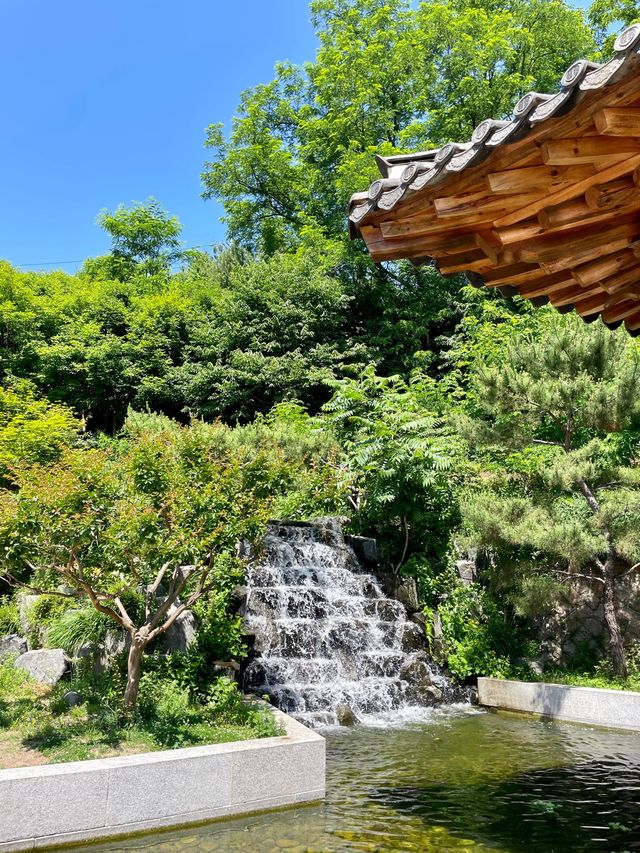 서울 도심 속 폭포소리 들으며 힐링할 수 있는 도서관🌿