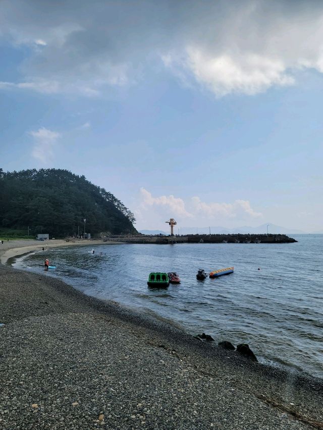 패들보트타는 한적한 거제도 두모몽돌해수욕장🏖