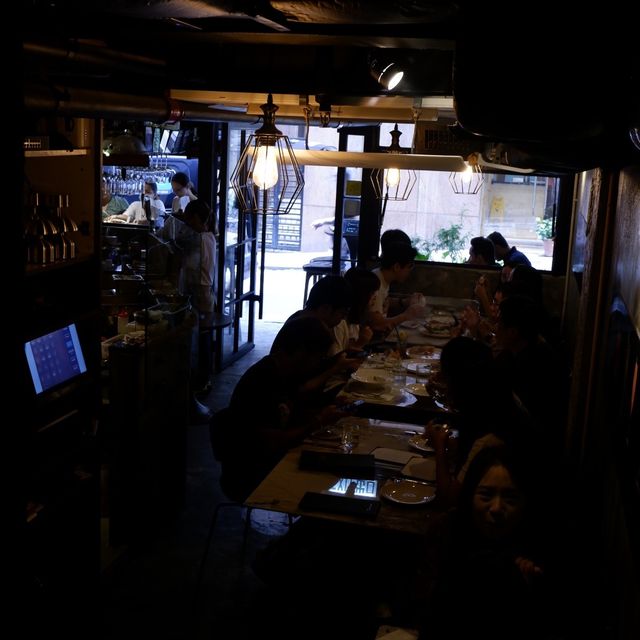 排名最高的Pizza名店，食物不算驚艷，但環境真一般  