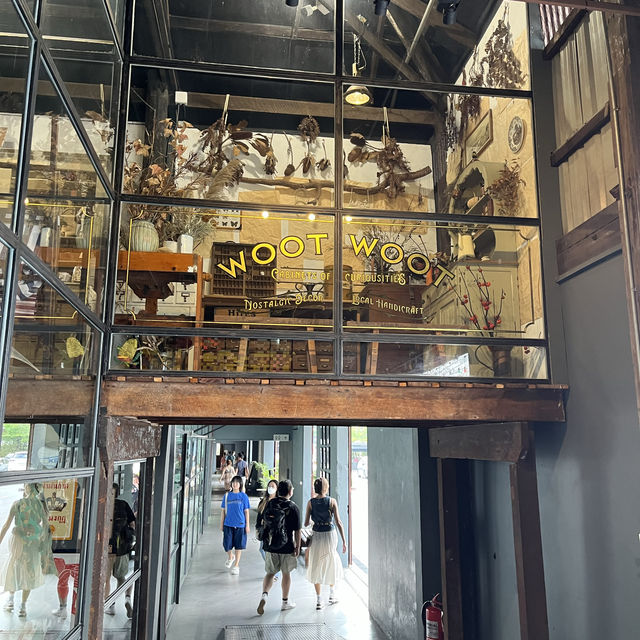 Bangkok Warehouse 30 - chic art galleries 