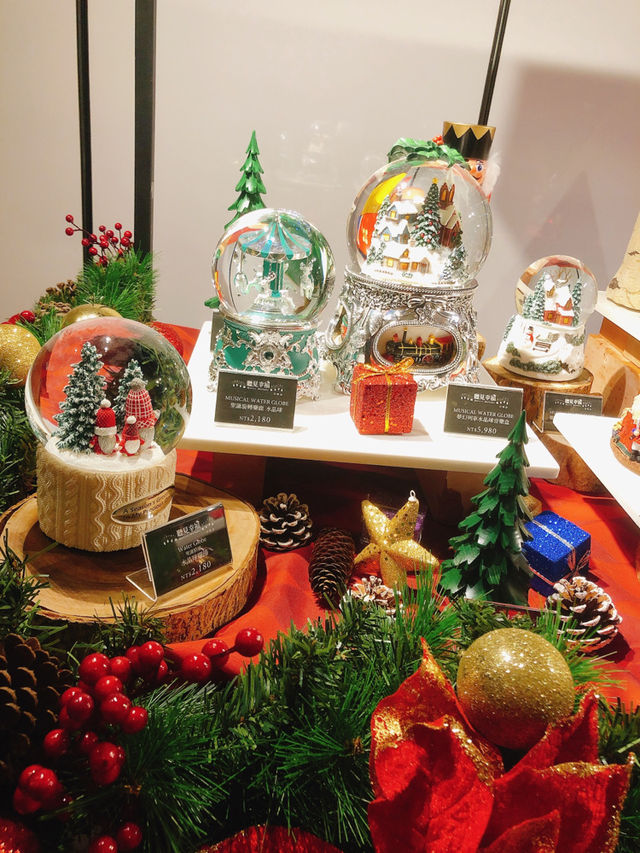 台北｜🎄🎅🏻五彩巨大聖誕樹🎁🎀 Regent Taipei 晶華酒店-中庭咖啡廳