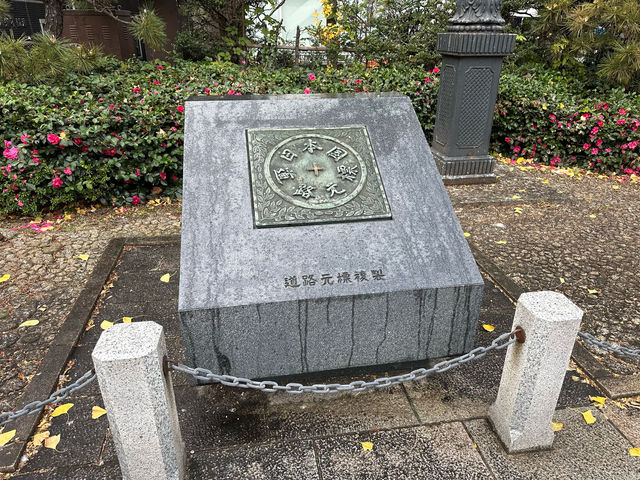 東京・日本橋。日本の国道の起点『元標の広場』