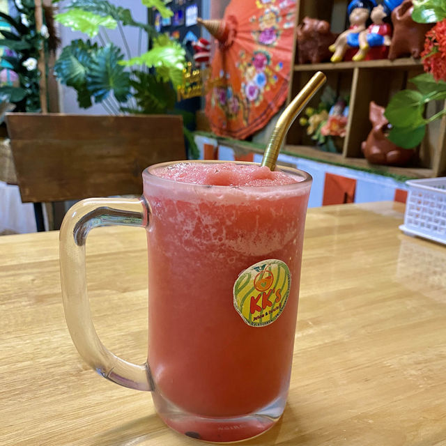 태국 치앙마이 신선하고 건강한 과일주스 전문점 쿤캐주스바🍒🍋
